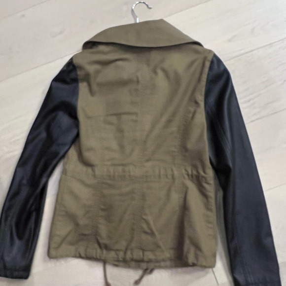 Black Rivet Two-Tone Utility Jacket - Picture 5 of 5